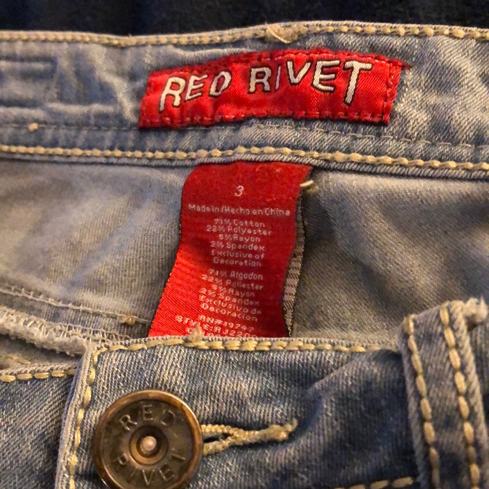 Red Rivet capri - Picture 3 of 3